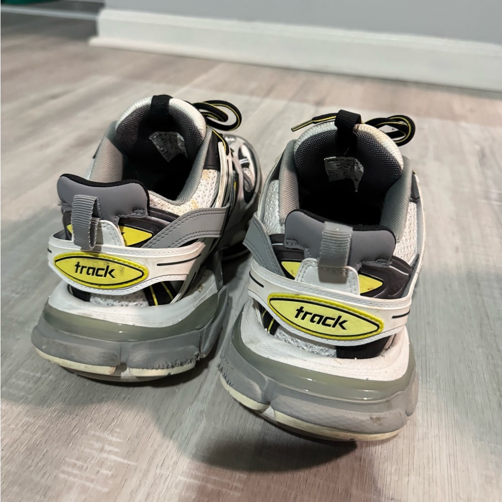 Balenciaga Sneakers with Black, White, and Yellow Accents - Picture 5 of 9